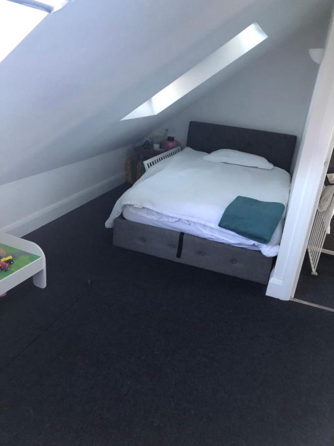 2 X Double Rooms In Cheam מראה חיצוני תמונה