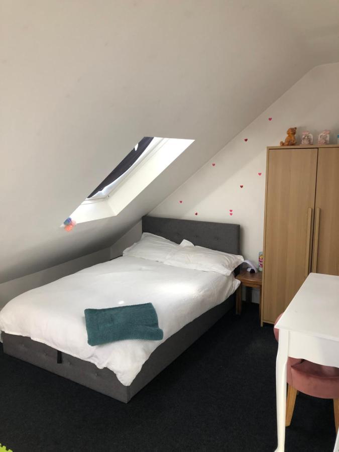 2 X Double Rooms In Cheam מראה חיצוני תמונה